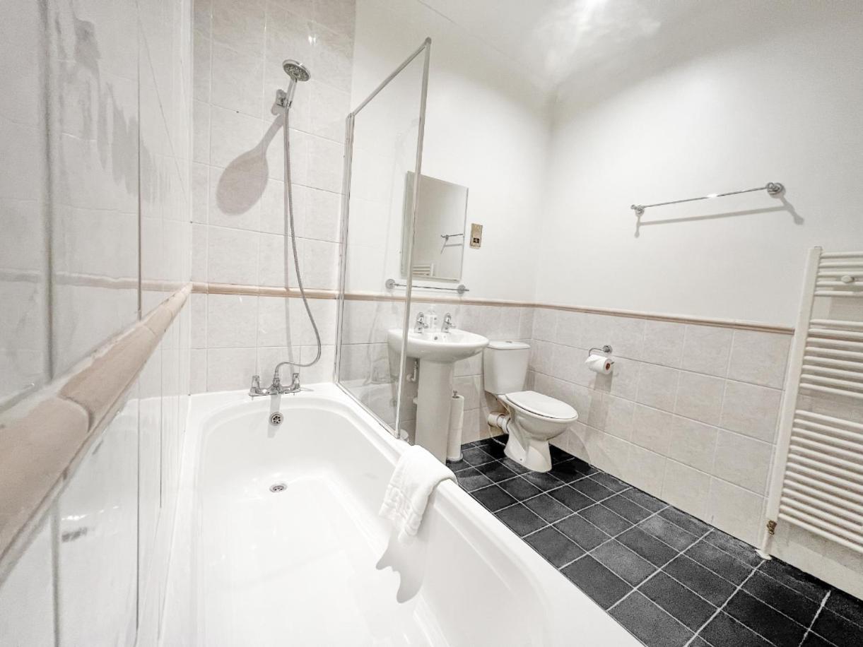 Redbourne Holiday Home Boston Room photo